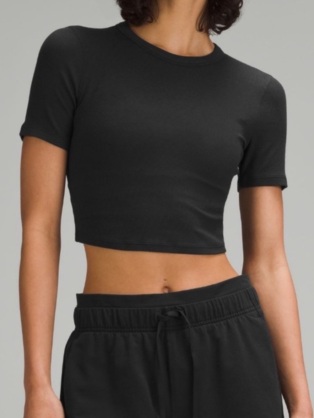 Lululemon Hold Tight Straight Hem Cropped T-shirt in Black Size 2